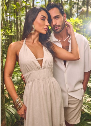 Vestido Longo Bege Oposição Jeans Short e Camisa Masculina Oposição Jeans Estilista Juliana Hartk